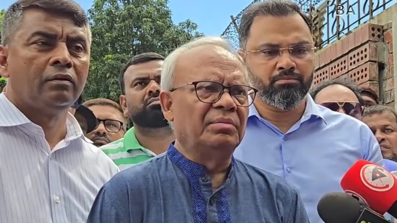 মুক্তিযুদ্ধকে খাটো করে পতিত স্বৈরাচারকে সুবিধা দেওয়ার চেষ্টা চলছে: রিজভী