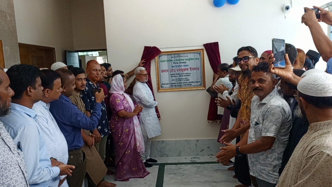 বীরগঞ্জে মডেল মসজিদের উদ্বোধন।