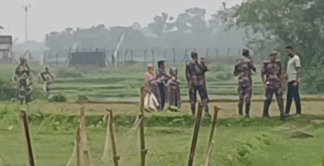 জয়পুরহাট সীমান্তে ফের পুশইনের চেষ্টা, গ্রামবাসী-বিজিবির বাধায় শূন্যরেখায় ৩ জন
