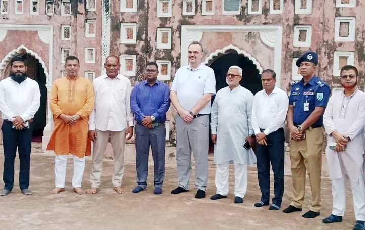 দিনাজপুরের ঐতিহাসিক কান্তজিউ মন্দির পরিদর্শনে মার্কিন রাষ্ট্রদূত