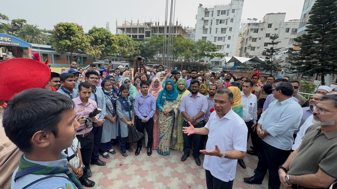আকস্মিক পরিদর্শনে প্রধানমন্ত্রী তারেক রহমান, চিকিৎসক সাময়িক বরখাস্ত ও পরিচ্ছন্নতায় সময়সীমা