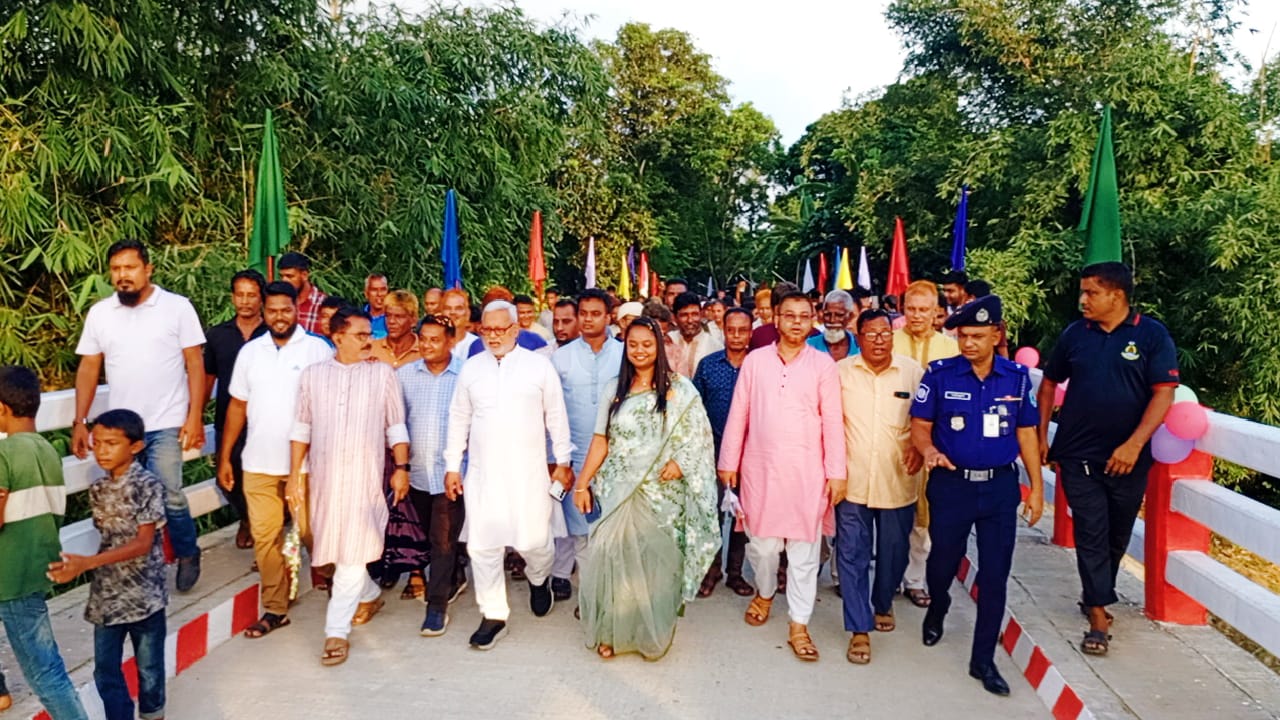 বীরগঞ্জে মৈত্রী সেতু উদ্বোধন, এক যুগ পর দুই ইউনিয়নের যোগাযোগে স্বস্তি