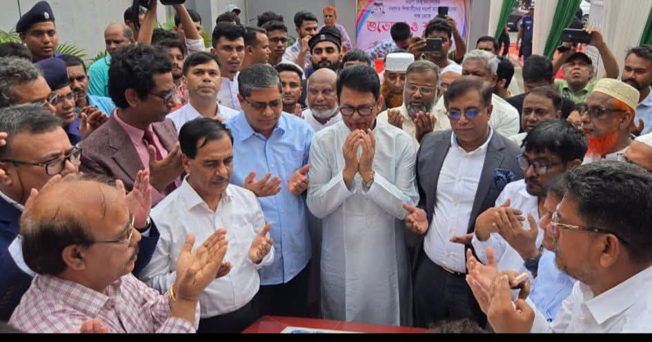 নওগাঁয় নামফলক উন্মোচনের মধ্য দিয়ে নওগাঁ বিশ্ববিদ্যালয়ের আনুষ্ঠানিক যাত্রা শুরু।