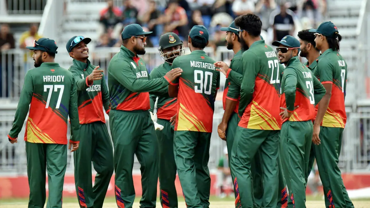 ১০২ রানেই অলআউট বাংলাদেশ, কপালে জুটল না ব্রোঞ্জও
