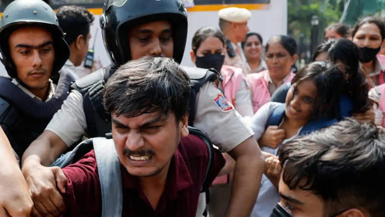 ‘যেখানে আপনাদের আটকাবে, সেই জায়গাকে যন্তরমন্তরে পরিণত করুন’