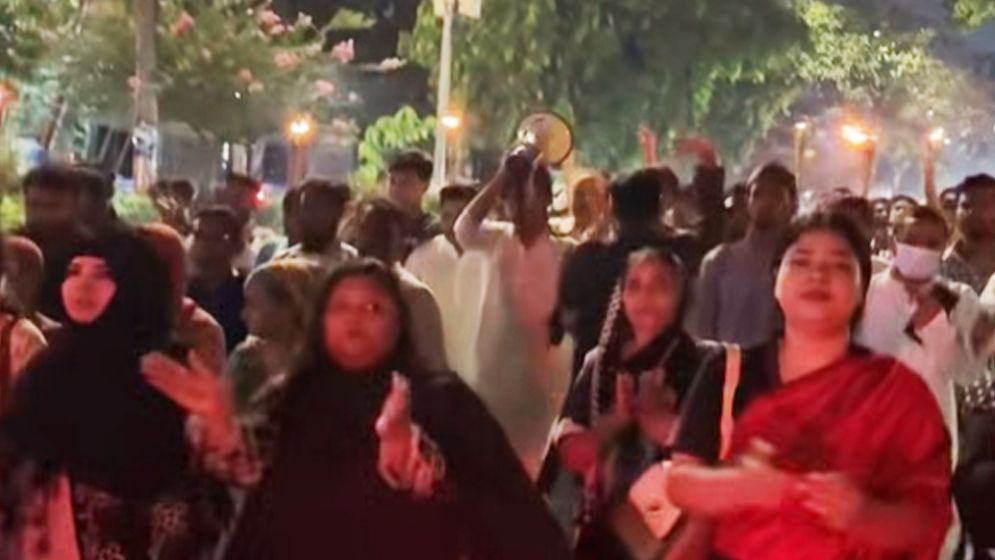 গুলশানে আ. লীগের ঝটিকা মিছিলের প্রতিবাদে এনসিপির মশাল মিছিল