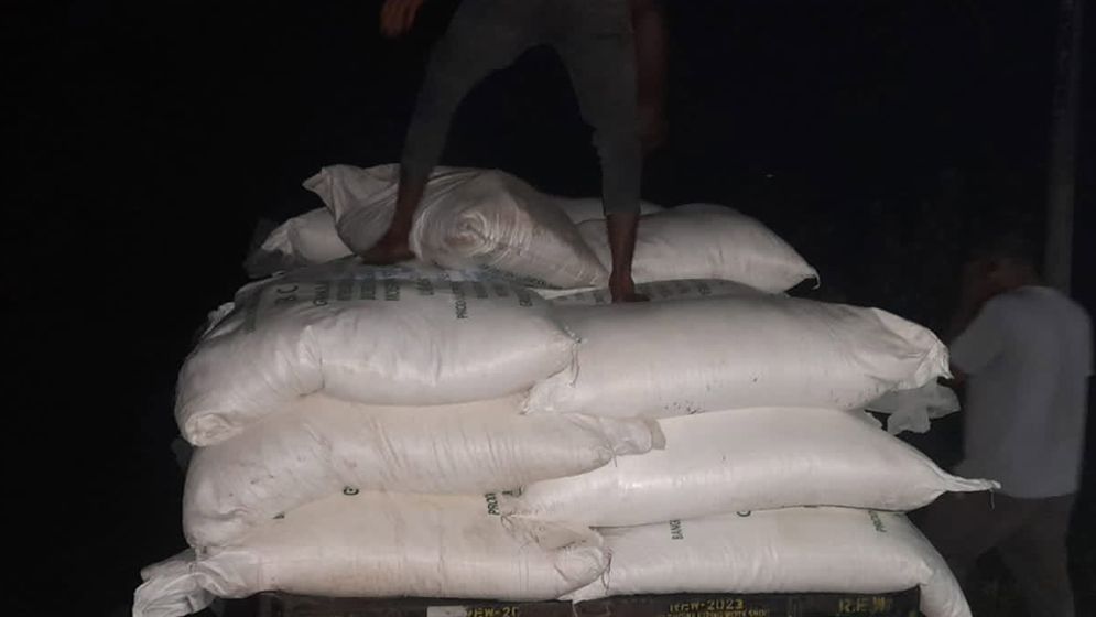 চুয়াডাঙ্গায় অবৈধ সার মজুত ও অননুমোদিত কীটনাশক বিক্রি, ব্যবসায়ীকে জরিমানা