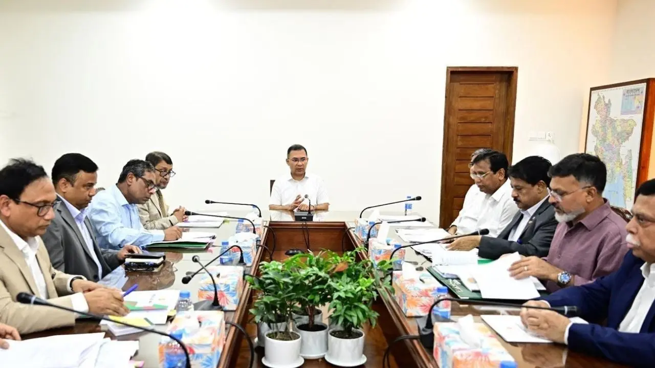 ডেঙ্গু রোধে পাড়া-মহল্লায় মাইকিং, জুমার খুতবায় সচেতনতার নির্দেশ প্রধানমন্ত্রীর