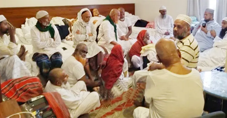 সৌদি আরবে আটকা ঈশ্বরদীর ৫০ ওমরাহযাত্রী, দেশে ফেরা নিয়ে অনিশ্চয়তা