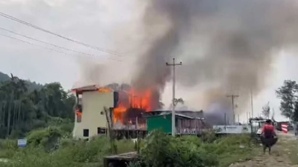 কক্সবাজারের ইনানীতে টুপ টুপ রিসোর্টে ভয়াবহ অগ্নিকাণ্ড, নিহত ৫