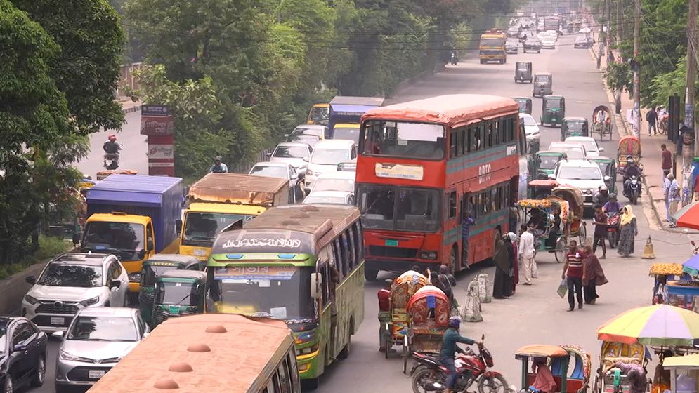 ঢাকার ৩২ রুটে এক কোম্পানির বাস, এবার কি ফিরবে সড়কে শৃঙ্খলা?