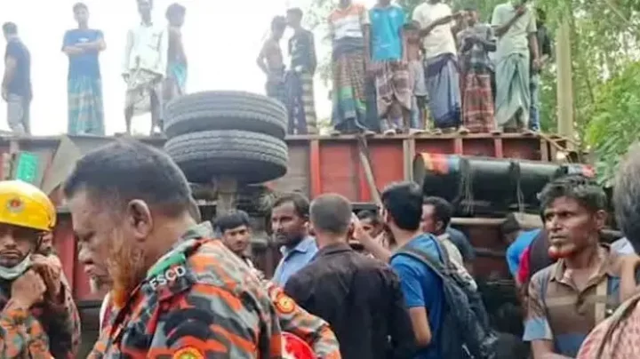 রৌমারীতে ট্রাক-অটোরিকশার মুখোমুখি সংঘর্ষ, একই পরিবারের চারজনসহ নিহত ৫