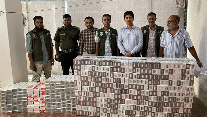 মোহাম্মদপুরে দুই গোডাউনে অভিযান, ৩৫ লাখ টাকার অবৈধ বিদেশি সিগারেট জব্দ