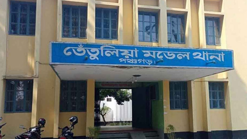 ড্রেজার জব্দের ঘটনায় মৃত ব্যক্তিদের নামে মামলা, মহাসড়ক অবরোধ