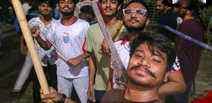 তিতুমীর কলেজ ঘিরে ধাওয়া-পাল্টা ধাওয়া, ভাইরাল অস্ত্রের ছবিতে নিরাপত্তা নিয়ে প্রশ্ন