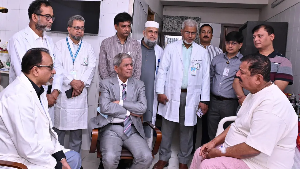 হাসপাতালে চিকিৎসাধীন ভূমিমন্ত্রীকে দেখতে গেলেন রাষ্ট্রপতি, নিলেন শারীরিক অবস্থার খোঁজ