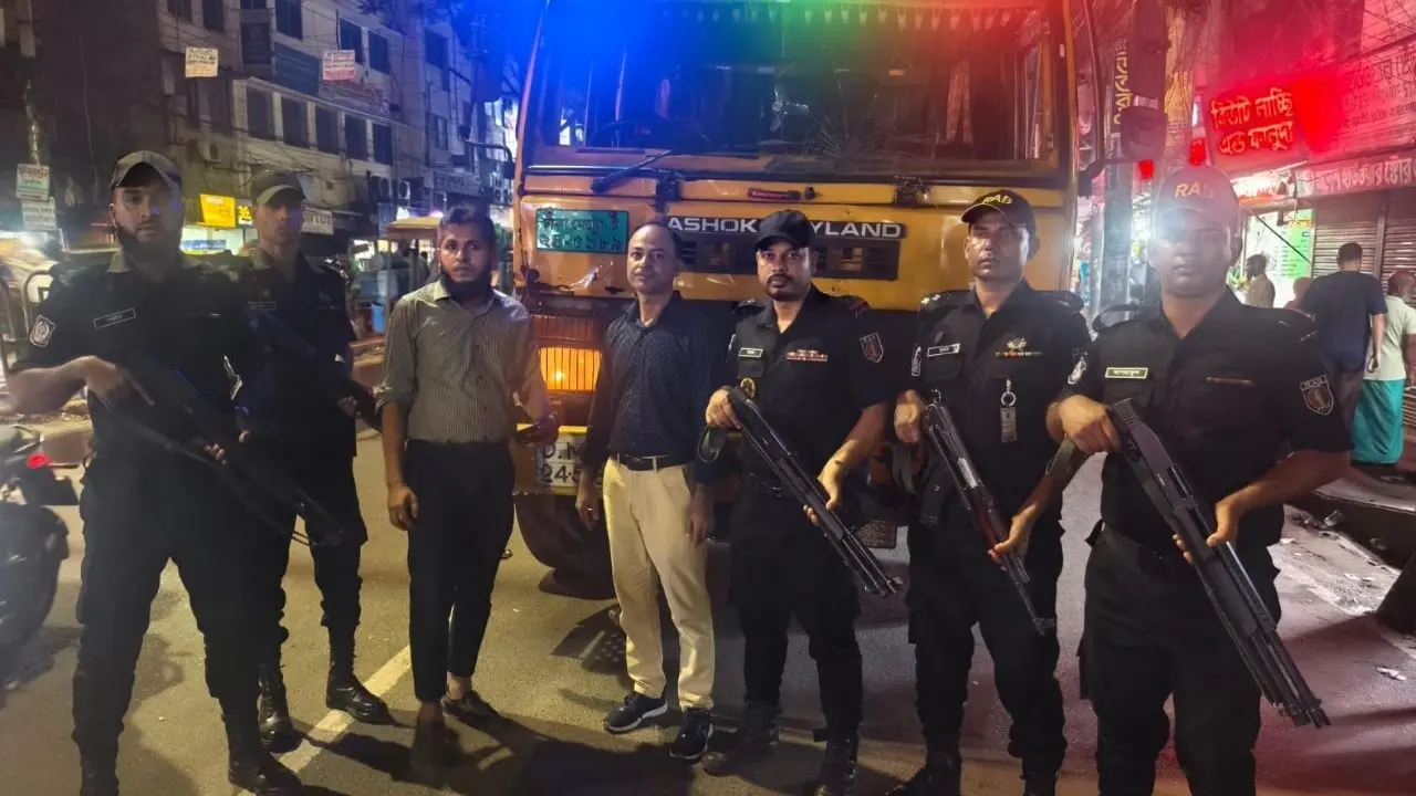 বন্ড সুবিধার ৭৩ টন ডুপ্লেক্স বোর্ড নয়াবাজারে! খুলনাগামী ১০ ট্রাক আটক