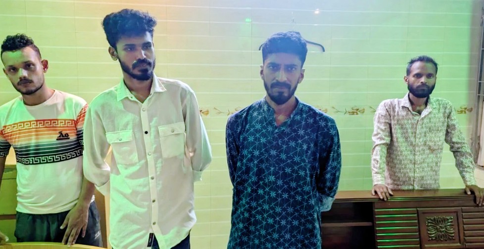 বাকৃবির গেস্ট হাউসে পুলিশের অভিযান, ইয়াবাসহ আটক ৪