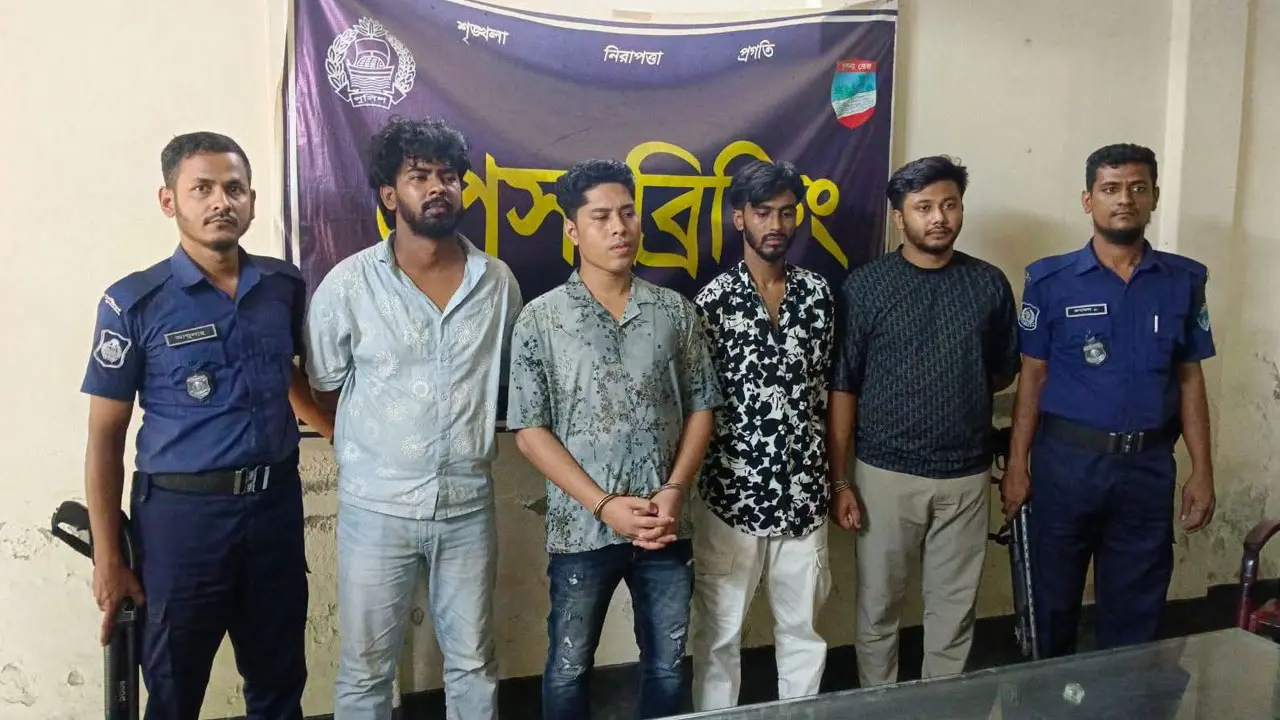 যশোরে গ্রেপ্তার চট্টগ্রামের শীর্ষ সন্ত্রাসী ‘ডেভিড ইমন’, সঙ্গে আটক ৩ সহযোগী