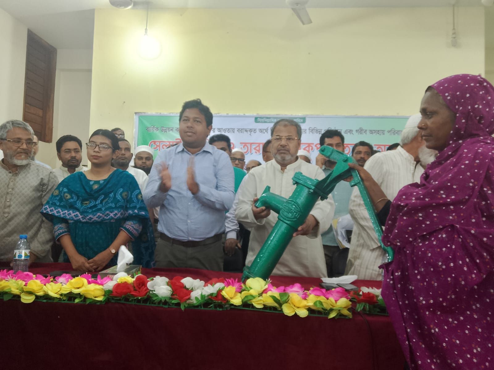সিংড়ায় জামতলী-বামিহাল রাস্তা প্রশস্তকরণ  কাজের উদ্বোধন করলেন এমপি আনু