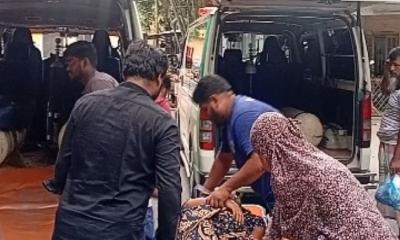 ঢামেকে অ্যাম্বুলেন্স সিন্ডিকেটের দৌরাত্ম্য: অচেতন রোগীকে ঘণ্টাব্যাপী আটকে রাখার অভিযোগ