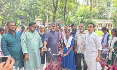 মহাদেবপুরে ক্ষুদ্র নৃ-গোষ্ঠীর ১৩৭ জন পেলেন বাইসাইকেল ও সেলাই মেশিন