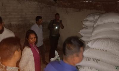 বীরগঞ্জে ২ লাখ ৬৭ হাজার টাকার ১৯৮ বস্তা টিএসপি সার জব্দ, গুদাম সিলগালা