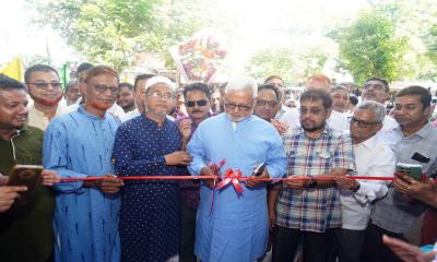 বীরগঞ্জ সরকারি কলেজের নবনির্মিত প্রধান ফটক উদ্বোধন করলেন এমপি মঞ্জু
