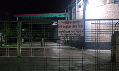 দিনাজপুরে বিএডিসির গোডাউন থেকে ৩২৭ টন সার অনুমোদন ছাড়াই বিক্রির অভিযোগ, স্টোরকিপার আটক