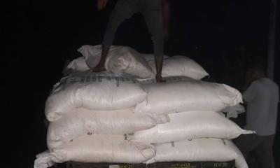 চুয়াডাঙ্গায় অবৈধ সার মজুত ও অননুমোদিত কীটনাশক বিক্রি, ব্যবসায়ীকে জরিমানা