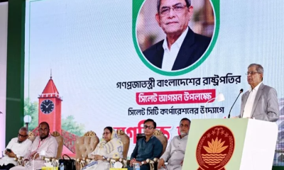 গণতন্ত্রকে প্রাতিষ্ঠানিক রূপ দিতে সরকার-বিরোধী দলকে একসঙ্গে কাজের আহ্বান রাষ্ট্রপতির