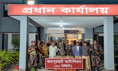 জয়পুরহাটে বিজিবি-এসআরবির যৌথ অভিযানে ৭২ কেজির কষ্টিপাথরের মূর্তি উদ্ধার, আটক ৪
