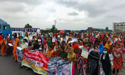 টঙ্গীতে হাজীর মাজার বস্তি উচ্ছেদের প্রতিবাদে সড়ক অবরোধ, পুনর্বাসনের দাবি