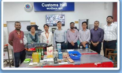 বিমানবন্দরের বাইরে গাড়িতে মিলল ৩ কোটি ৭২ লাখ টাকার স্বর্ণ ১৪ বার ও ১২ পাত উদ্ধার, গাড়ি ফেলে পালালেন চালক