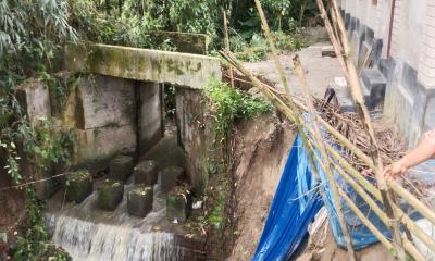 পাঁচবিবিতে ভাঙা সুইচগেট, হুমকিতে বসতবাড়ি আতঙ্কে ৫০ পরিবার