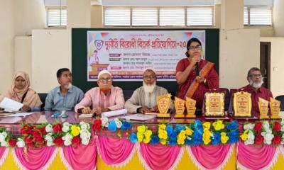 সাপাহারে দুর্নীতি বিরোধী বিতর্ক প্রতিযোগিতা অনুষ্ঠিত