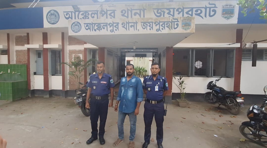 জয়পুরহাটের তিলেকপুরে চাঁদা না দেওয়ায় ব্যবসা প্রতিষ্ঠানে,  বাড়িতে হামলা ও লুটপাট
