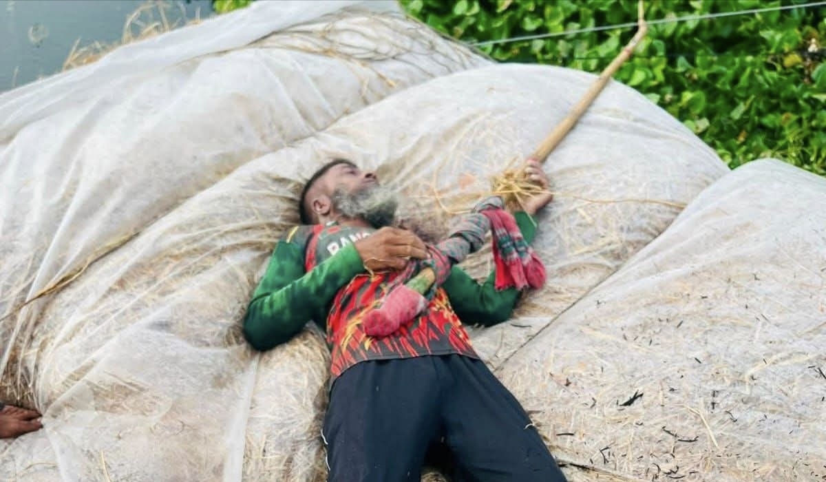 সিংড়ায় বিদ্যুৎস্পৃষ্টে খড় ব্যবসায়ীর মর্মান্তিক মৃত্যু