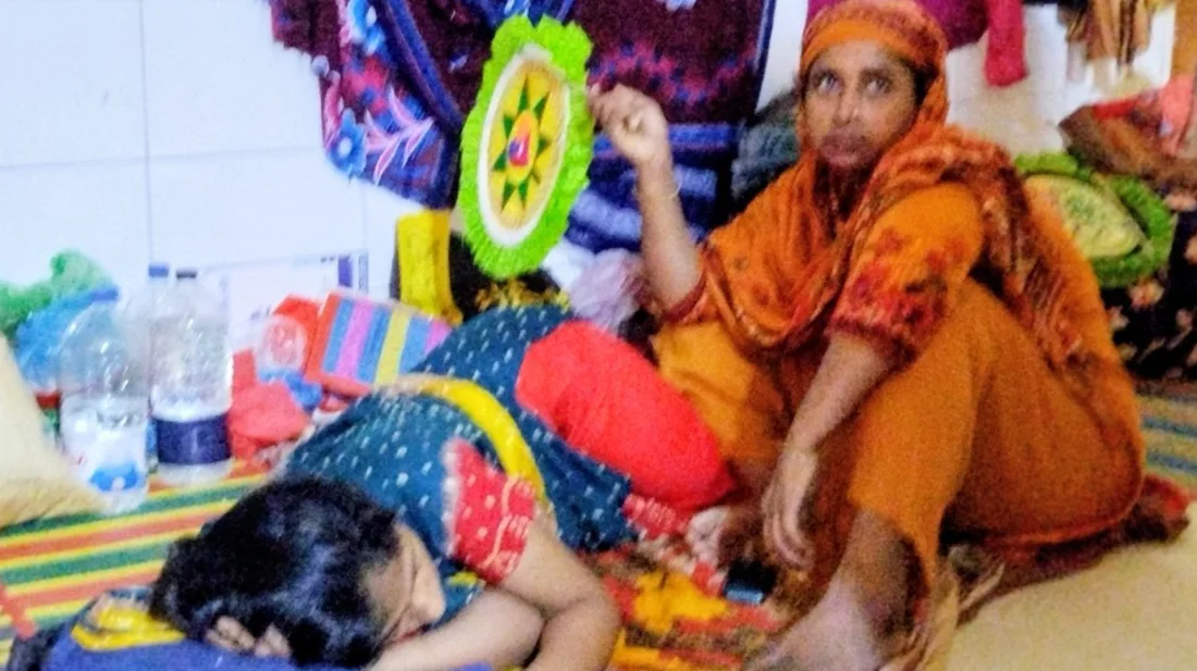 বিদ্যুৎ সংকটে মেডিক্যালে রোগীর ভরসা হাতপাখা, জ্বালানি না থাকায় বন্ধ জেনারেটর