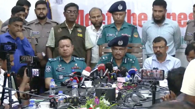 ইয়াবা সেবনে বাধা দেওয়ায় একই পরিবারের চারজনকে হত্যা: রংপুরে গ্রেপ্তার ২